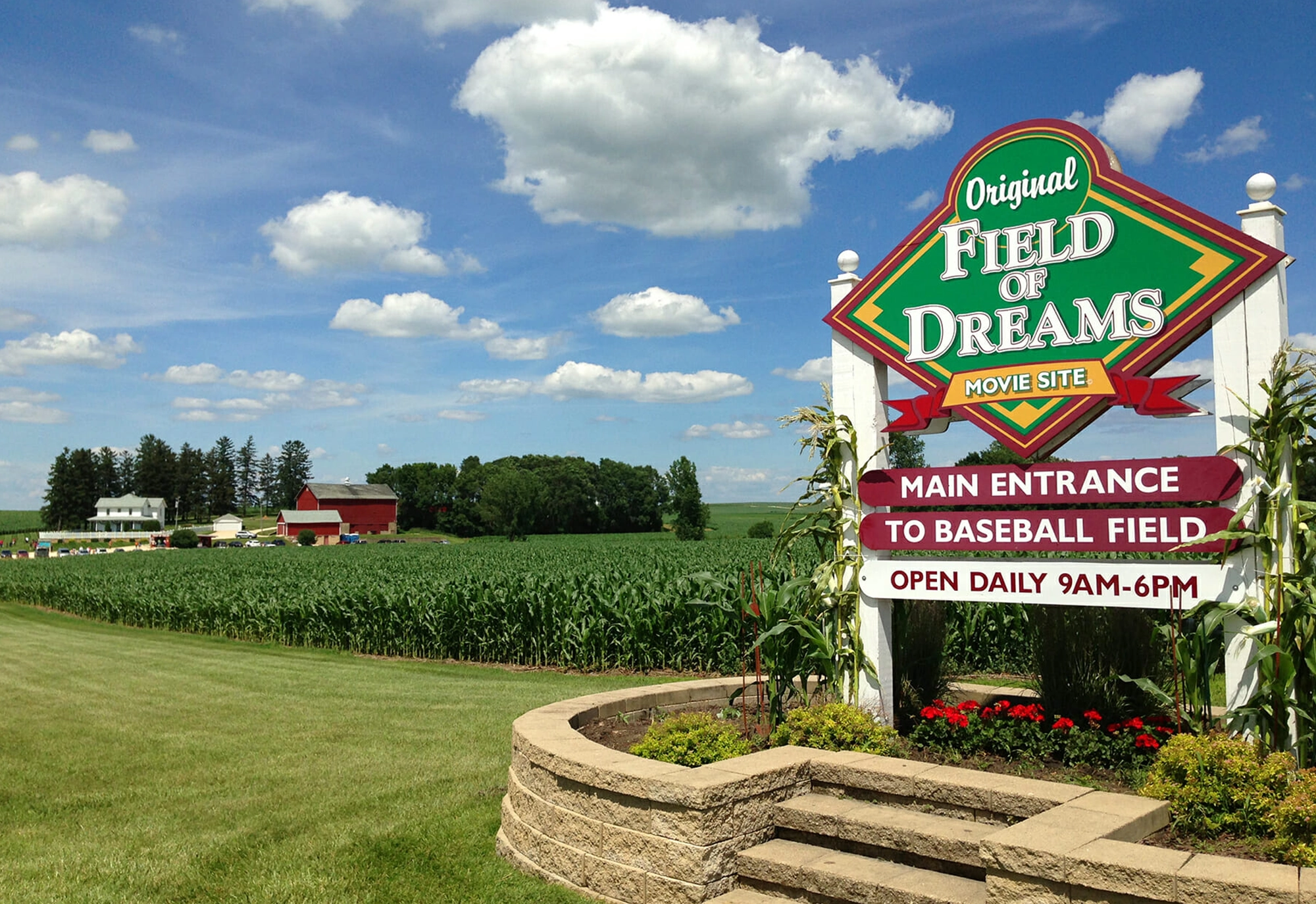 Field of Dreams Game 2026 — Phillies vs Twins, Dyersville Iowa Field of Dreams ballpark in Dyersville, Iowa with cornfield outfield — Phillies vs Twins 2026